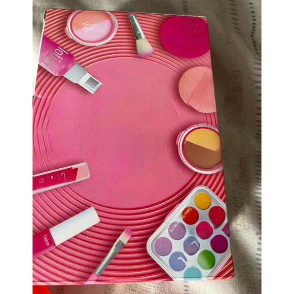 Pretend play makeup - Picture 3 of 3